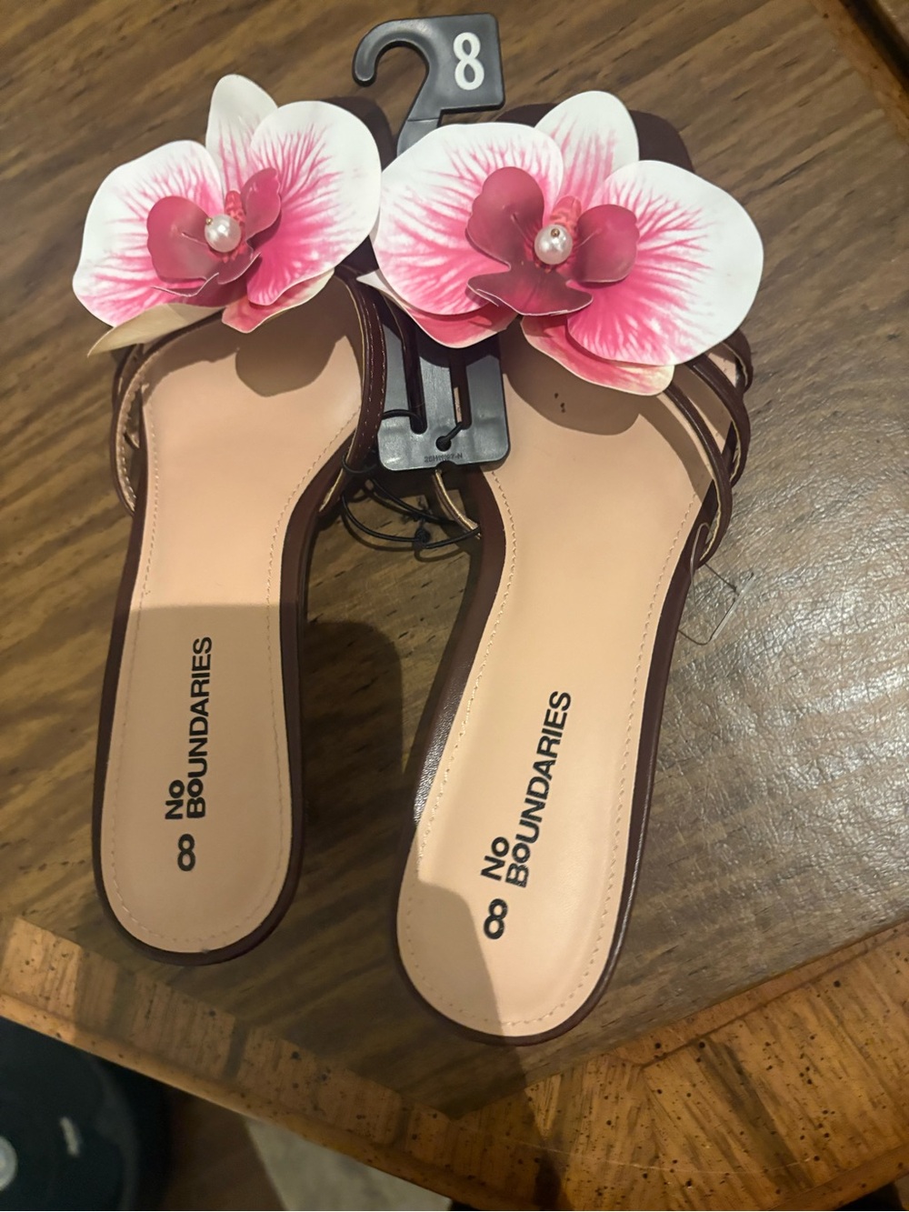 NWT No Boundaries Brown sandal kitten heel with flower detail size 8